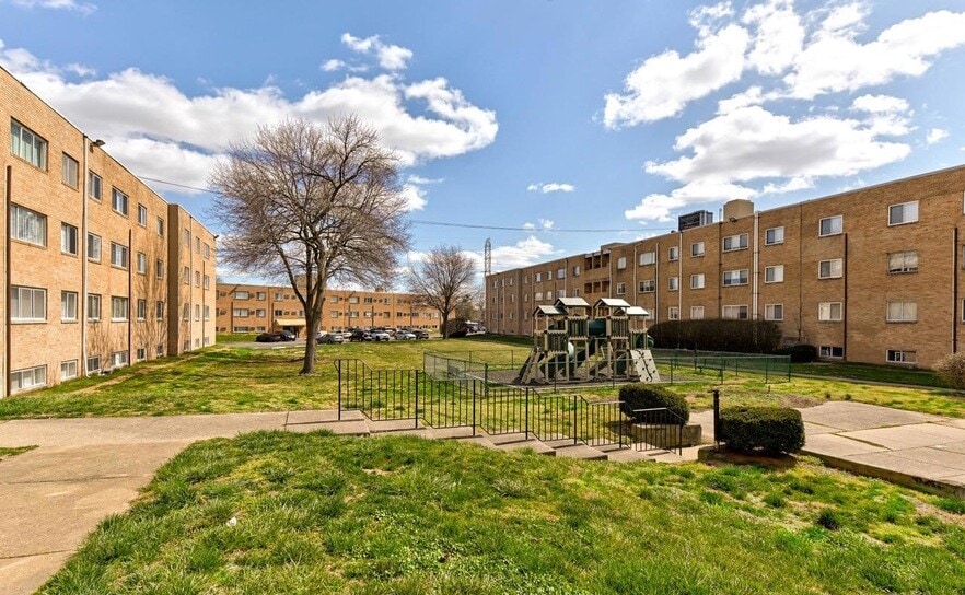 Philadelphia Built the Missing Middle Once. Then It Made It Illegal.